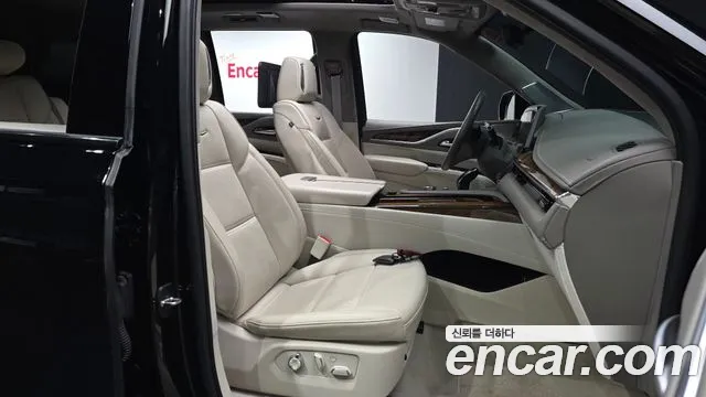 Cadillac Escalade 5th Gen — Фото автомобиля 18
