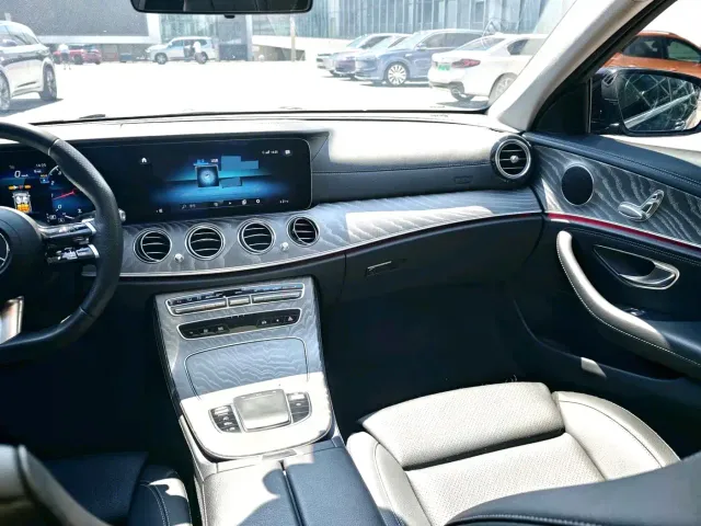 Mercedes-Benz E-Class — Фото автомобиля 8