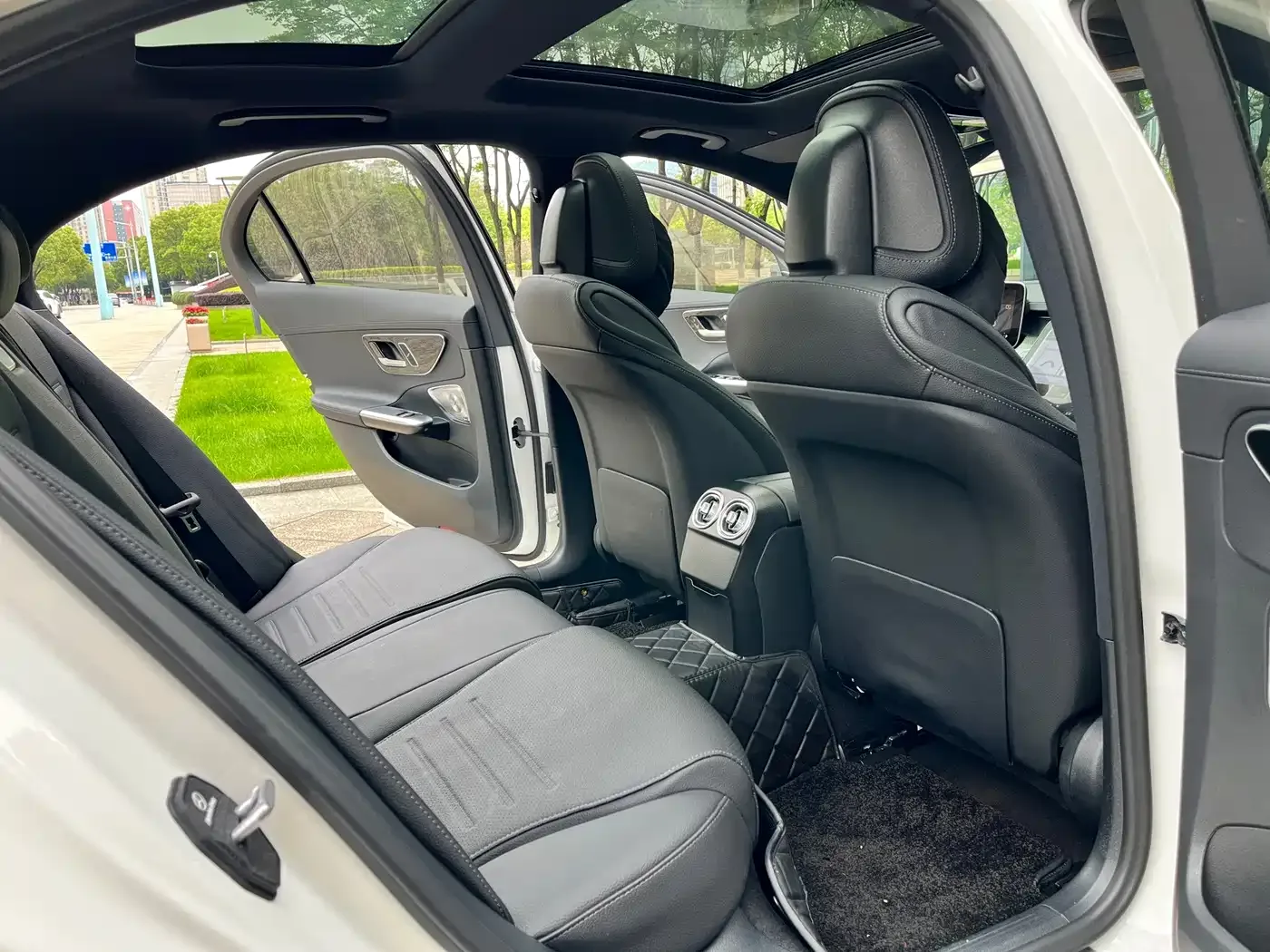 Mercedes-Benz Mercedes-Benz C-Class 2024 C 260 L Night Edition Sport — Фото автомобиля 12
