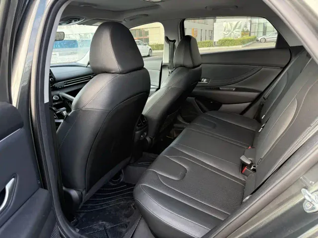 Hyundai Elantra — Фото автомобиля 10