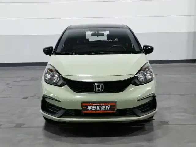 Honda Fit — Фото автомобиля 3