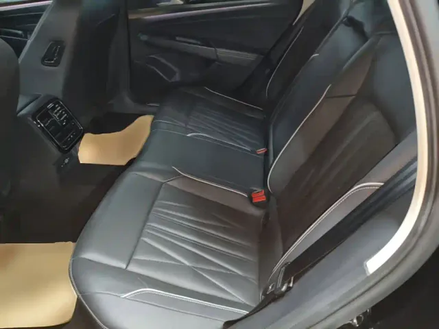 Volkswagen Passat — Фото автомобиля 16