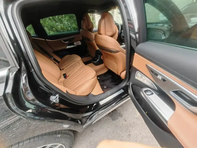 Mercedes-Benz E-Class — Фото автомобиля 9