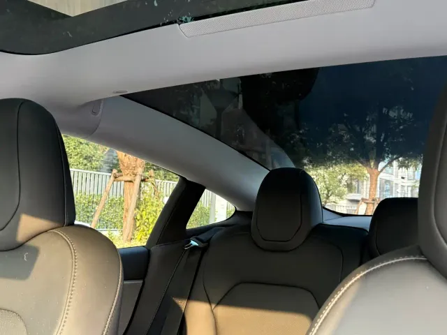 Tesla Model 3 — Фото автомобиля 11