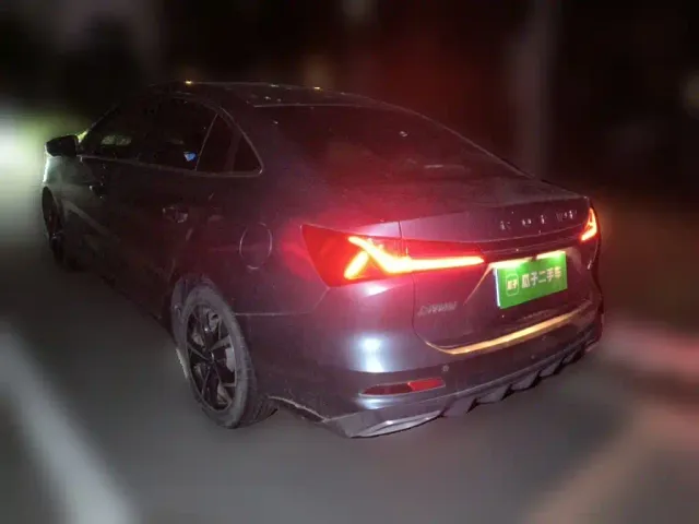 Roewe i5 — Фото автомобиля 6