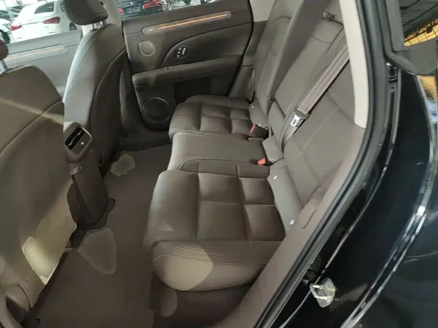 IM Motors LS6 — Фото автомобиля 16