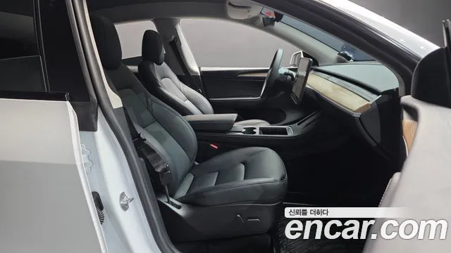 Tesla Model Y — Фото автомобиля 26