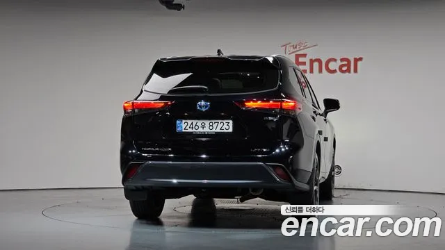 Toyota Highlander — Фото автомобиля 3