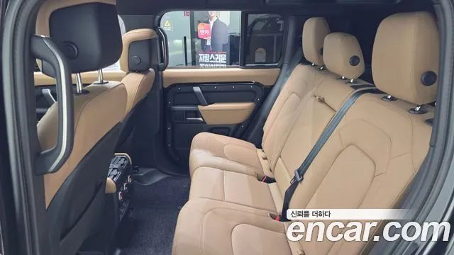 Land Rover Defender — Фото автомобиля 4