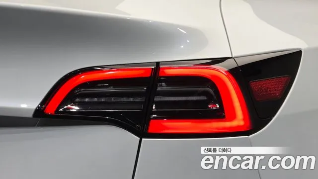 Tesla Model Y — Фото автомобиля 21