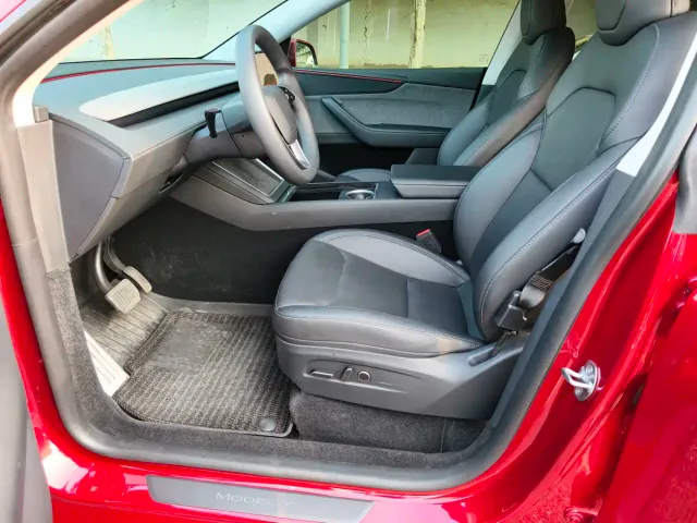 Tesla Model Y — Фото автомобиля 7