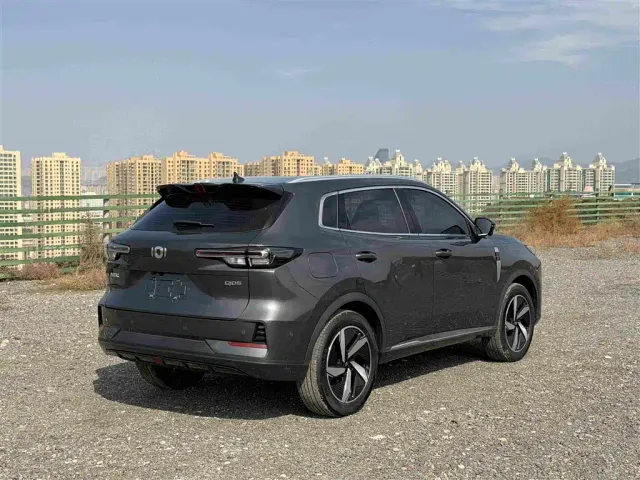 Changan Qiyuan Q05 — Фото автомобиля 4