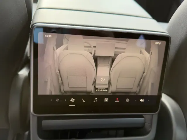 Tesla Model Y — Фото автомобиля 7