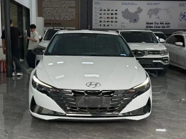 Hyundai Elantra — Фото автомобиля 2