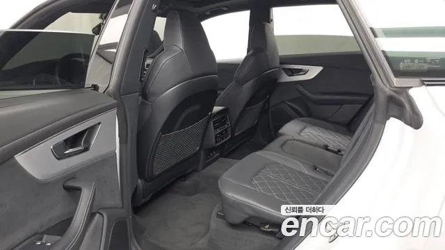 Audi Q8 55 TFSI quattro Premium — Фото автомобиля 23