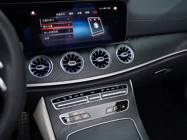 Mercedes-Benz E-Class — Фото автомобиля 11