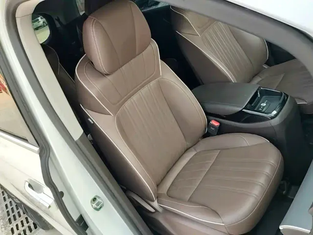 Roewe iMAX8 — Фото автомобиля 24
