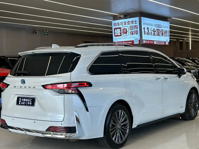 Toyota Sienna — Фото автомобиля 5