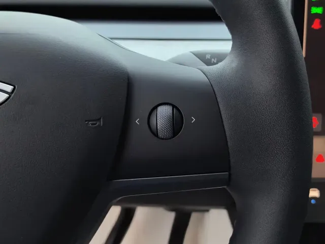 Tesla Model Y — Фото автомобиля 27