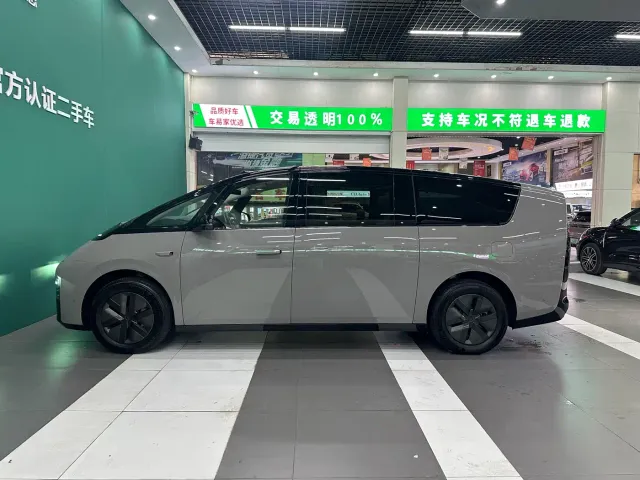 Li Auto MEGA — Фото автомобиля 27