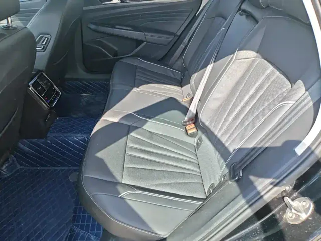 Volkswagen Passat — Фото автомобиля 11