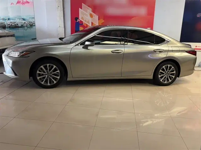 Lexus ES — Фото автомобиля 6