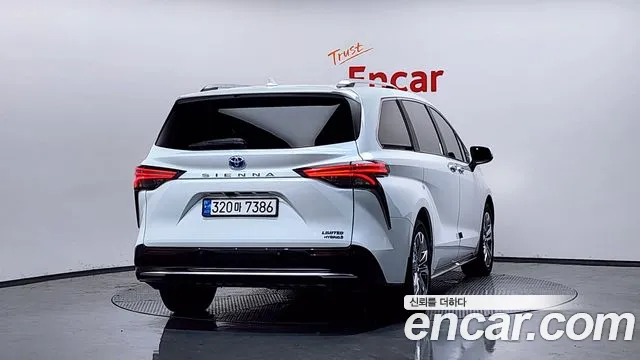 Toyota Sienna — Фото автомобиля 3