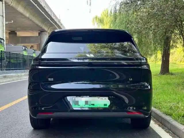 Li Auto L6 — Фото автомобиля 3