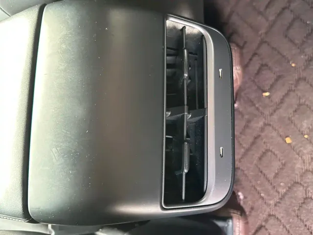 Tesla Model Y — Фото автомобиля 16