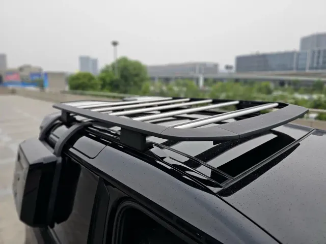 Land Rover Defender — Фото автомобиля 13