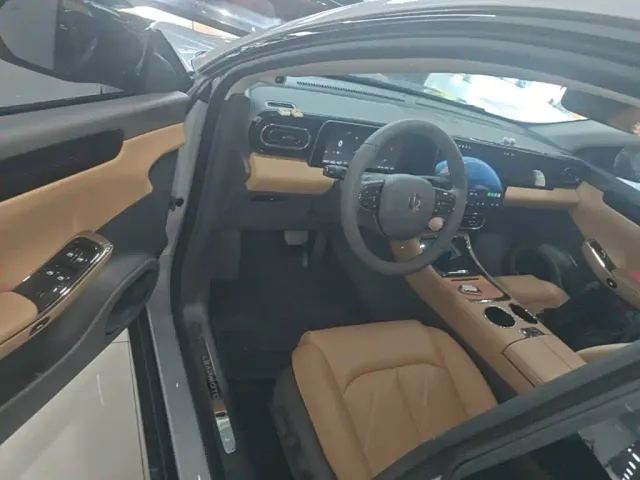 Leapmotor C01 — Фото автомобиля 11