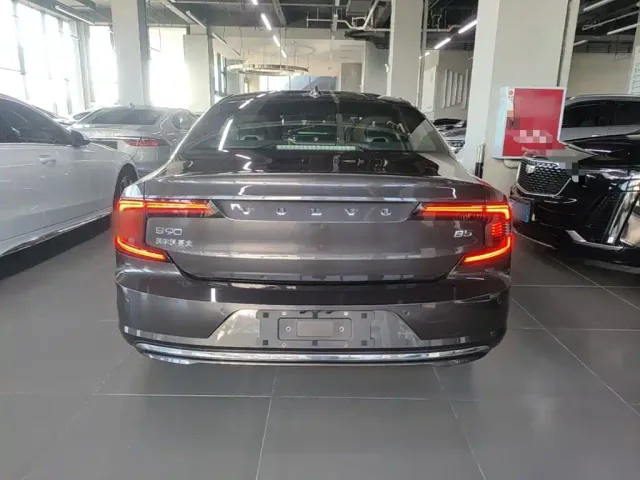 Volvo S90 — Фото автомобиля 5