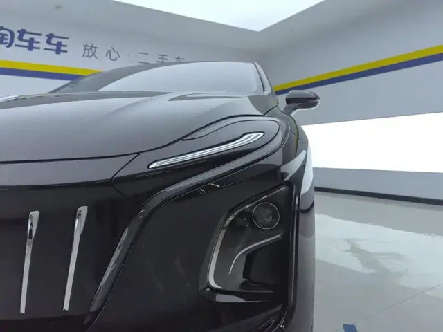Hongqi E-QM5 — Фото автомобиля 5