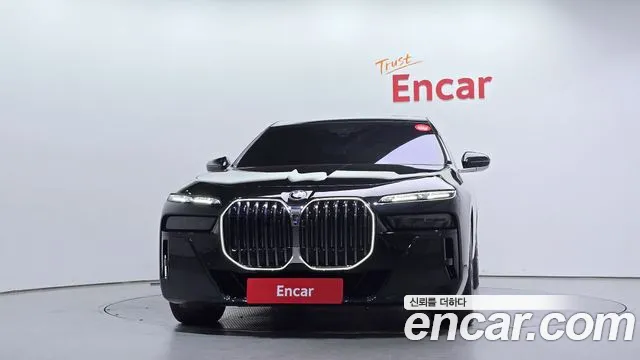 Фотография автомобиля — BMW 7-Series