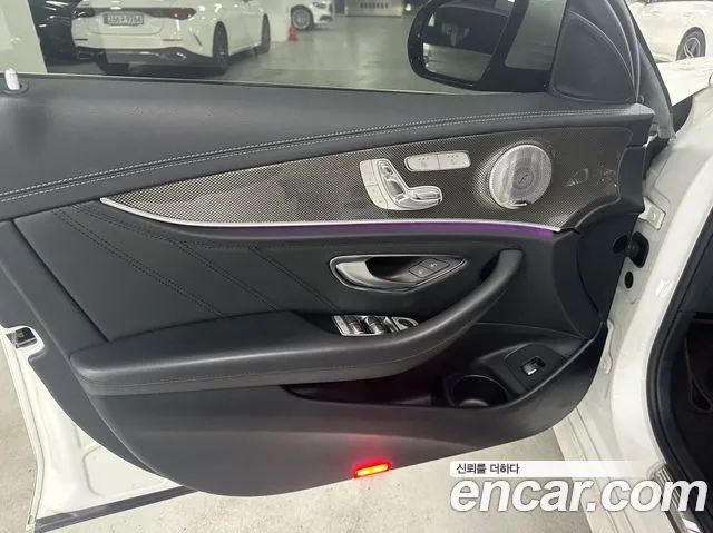 Mercedes-Benz E-Class — Фото автомобиля 15