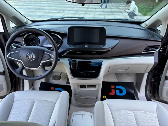 Buick GL8 — Фото автомобиля 19