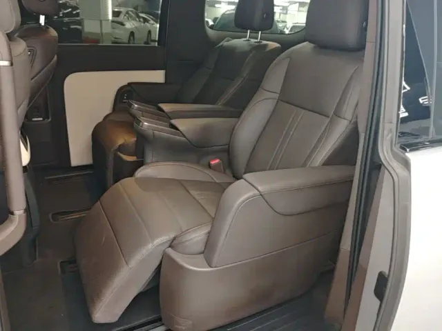 Li Auto MEGA — Фото автомобиля 16