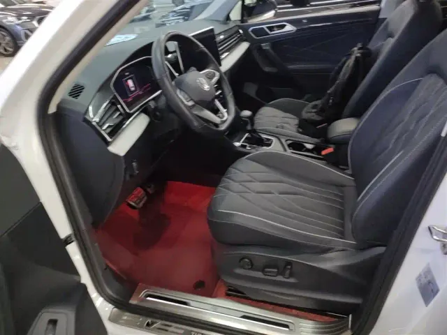 Volkswagen Tiguan L — Фото автомобиля 10