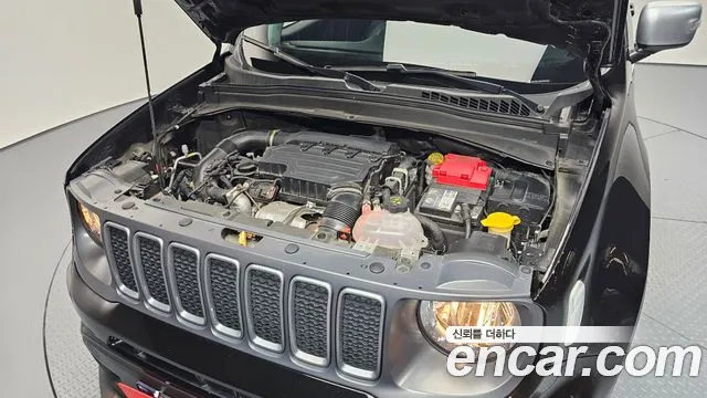 Jeep Renegade — Фото автомобиля 5