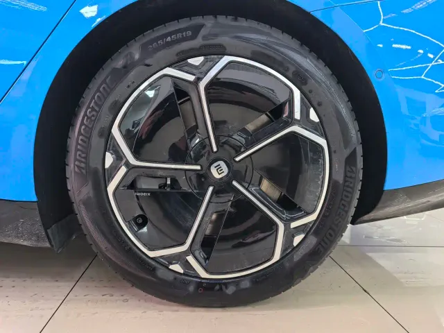 Xiaomi SU7 — Фото автомобиля 19