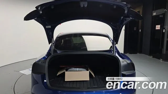 Tesla Model 3 — Фото автомобиля 20
