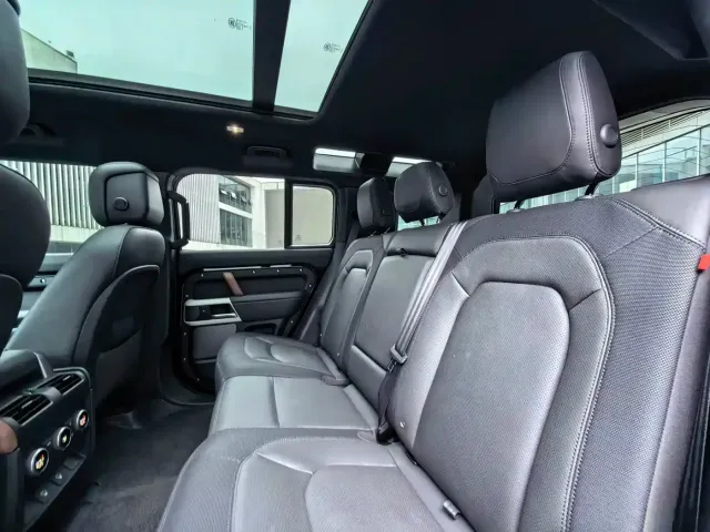 Land Rover Defender — Фото автомобиля 10