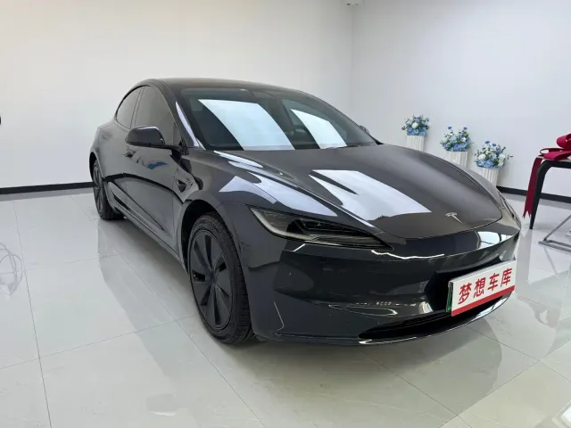 Tesla Model 3 — Фото автомобиля 2