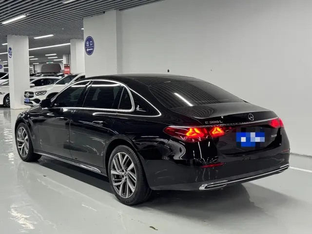 Mercedes-Benz E-Class — Фото автомобиля 4