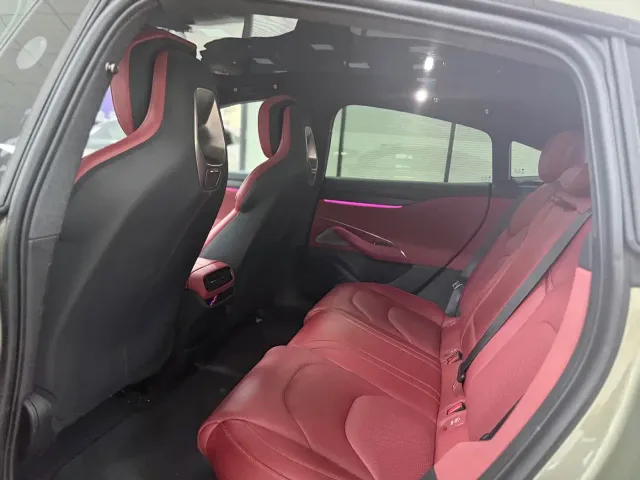 Xiaomi SU7 — Фото автомобиля 8