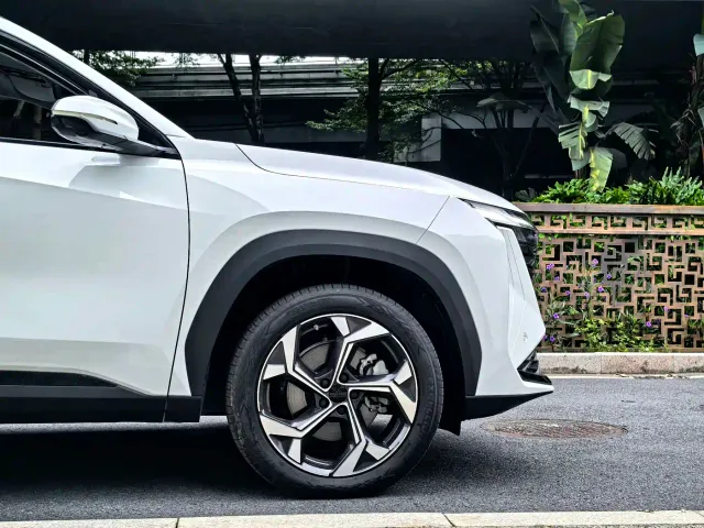 Geely Boyue L — Фото автомобиля 8