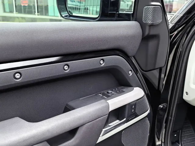Land Rover Defender — Фото автомобиля 9