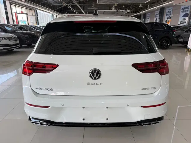 Volkswagen Golf — Фото автомобиля 18
