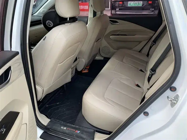 Wuling Starlight — Фото автомобиля 5
