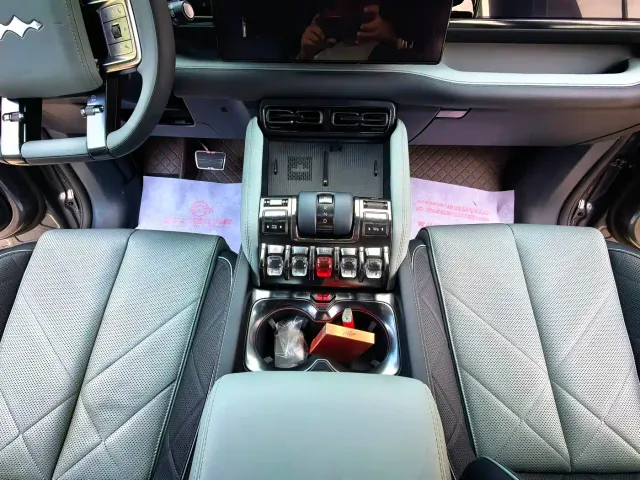 BYD FangChengBao Leopard 5 — Фото автомобиля 12